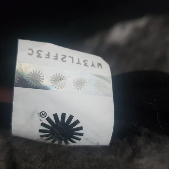 UGG - Picture 4 of 7